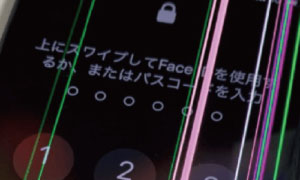 iPhoneモニターに縦筋が入っている